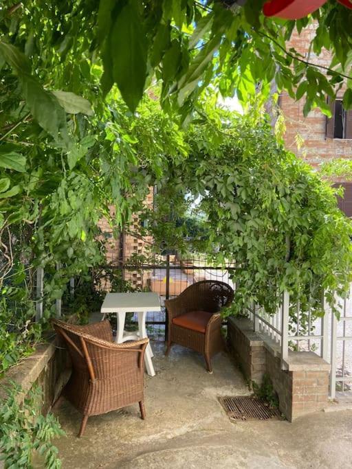 Il Glicine - Monolocale A Due Passi Dal Centro Villa Urbino Bagian luar foto